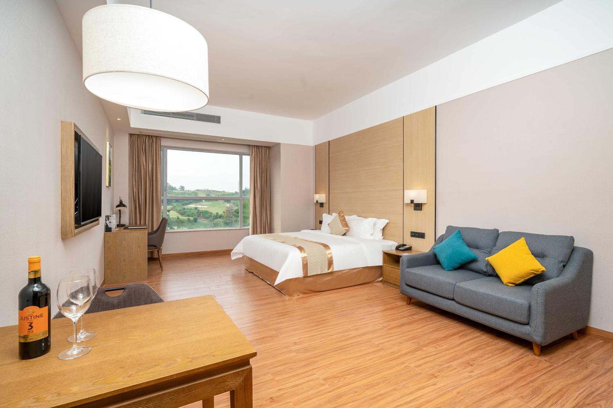 Phoenix Hill Hotel Dongguan - Golf Course Shop Bagian luar foto