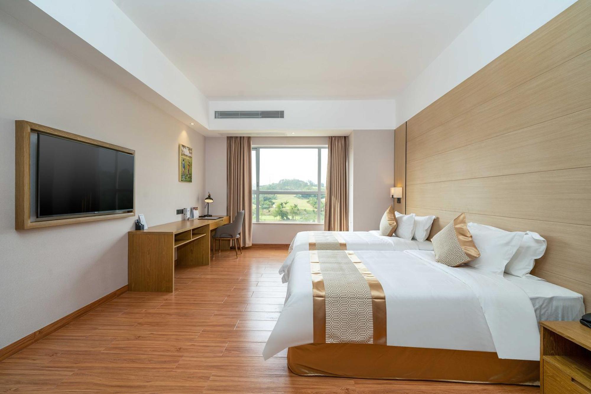 Phoenix Hill Hotel Dongguan - Golf Course Shop Bagian luar foto