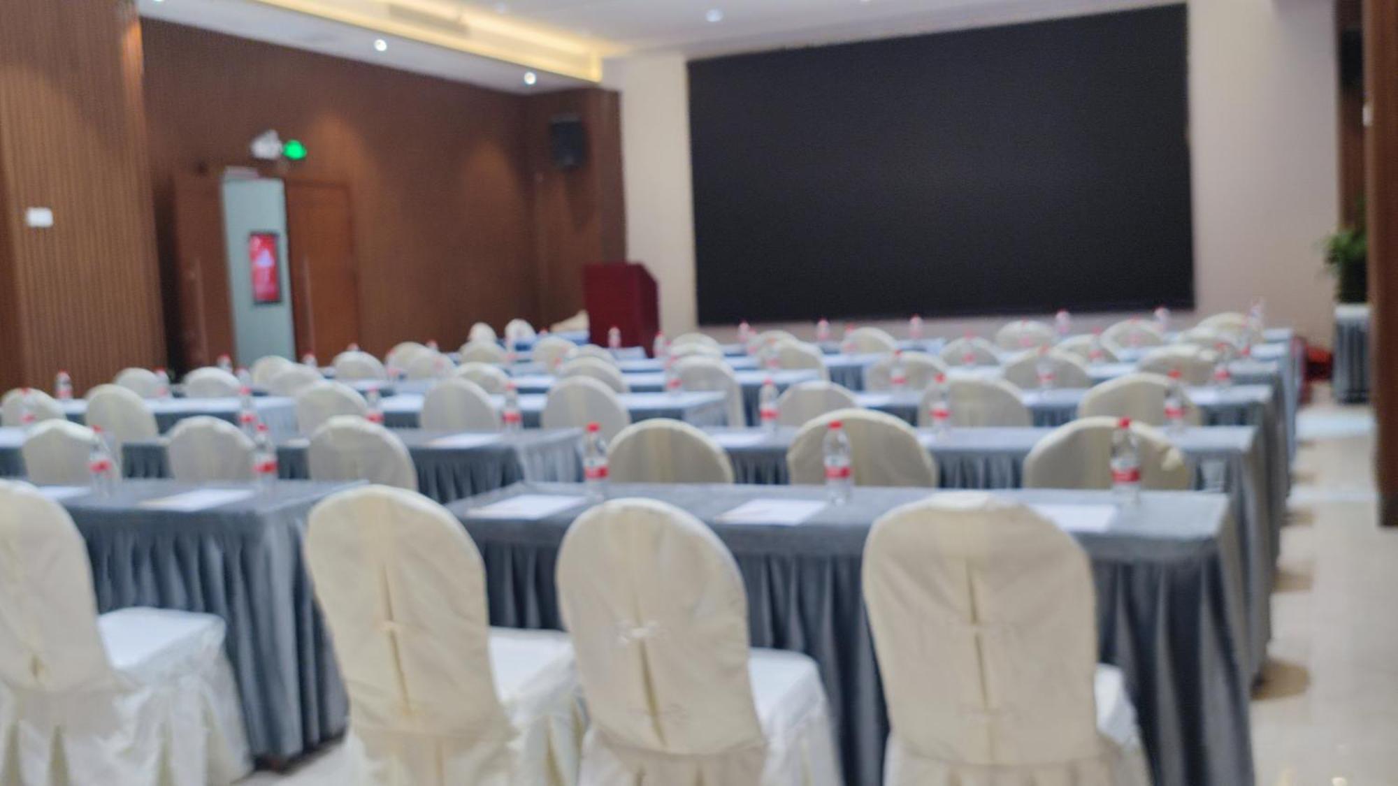Phoenix Hill Hotel Dongguan - Golf Course Shop Bagian luar foto