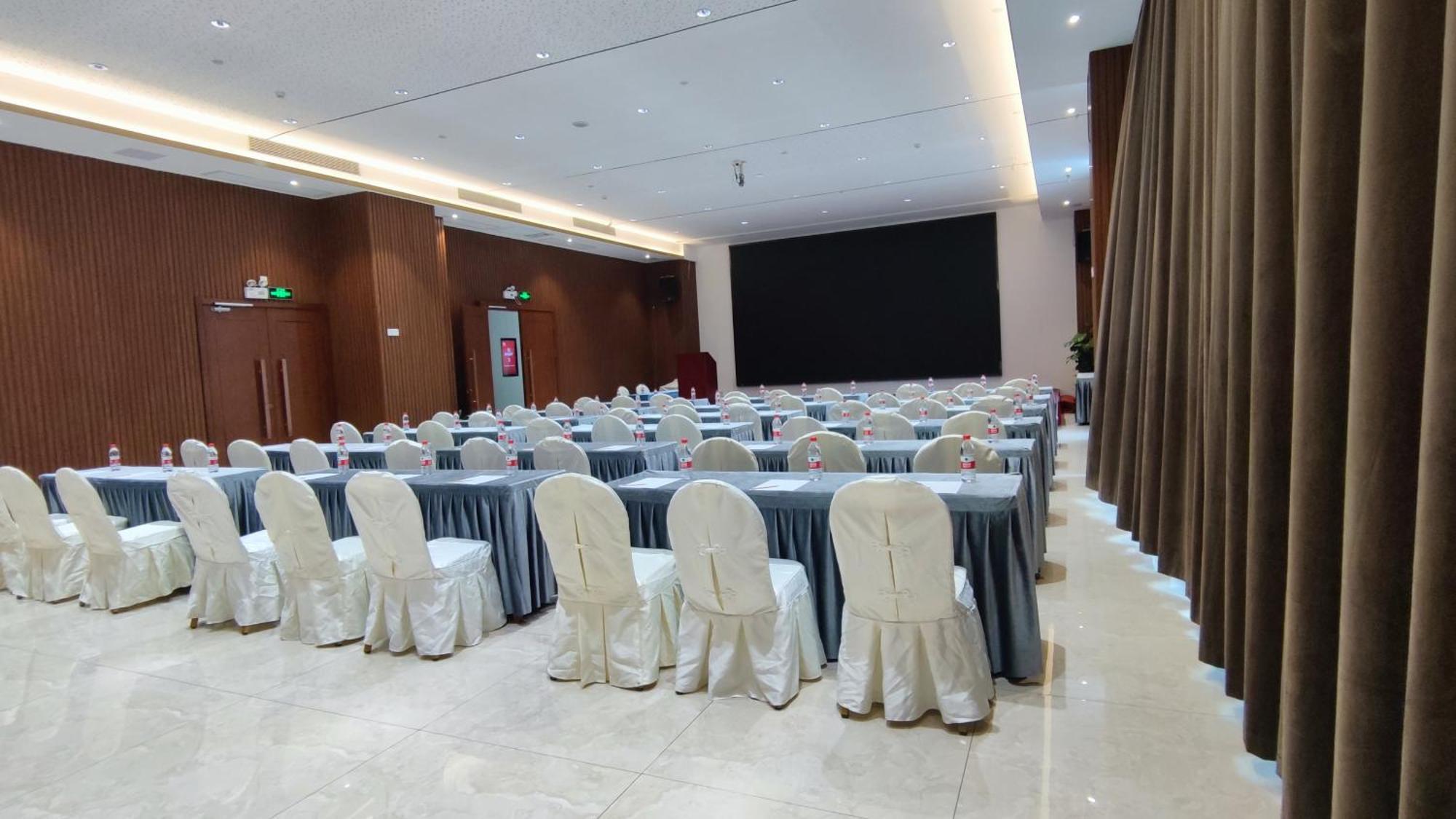 Phoenix Hill Hotel Dongguan - Golf Course Shop Bagian luar foto