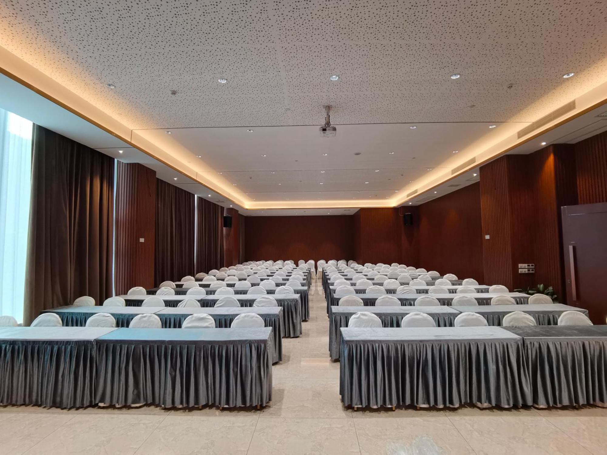 Phoenix Hill Hotel Dongguan - Golf Course Shop Bagian luar foto