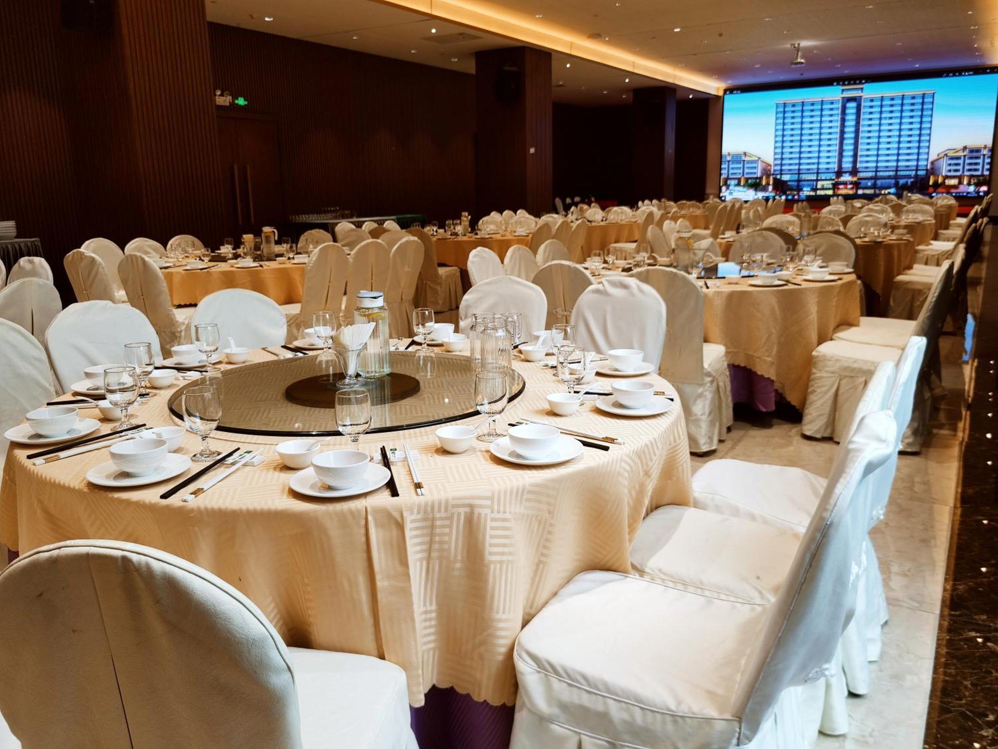 Phoenix Hill Hotel Dongguan - Golf Course Shop Bagian luar foto