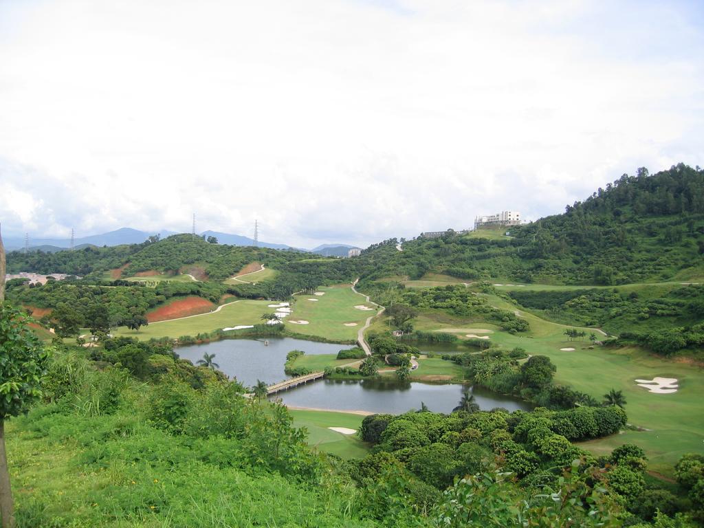 Phoenix Hill Hotel Dongguan - Golf Course Shop Bagian luar foto